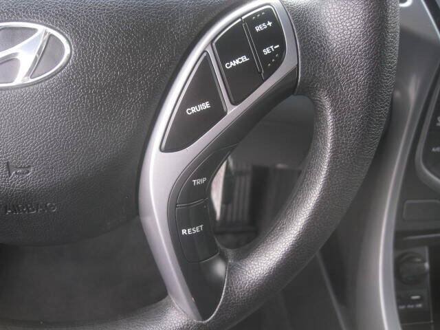 Used 2016 Hyundai Elantra SE FWD image 16