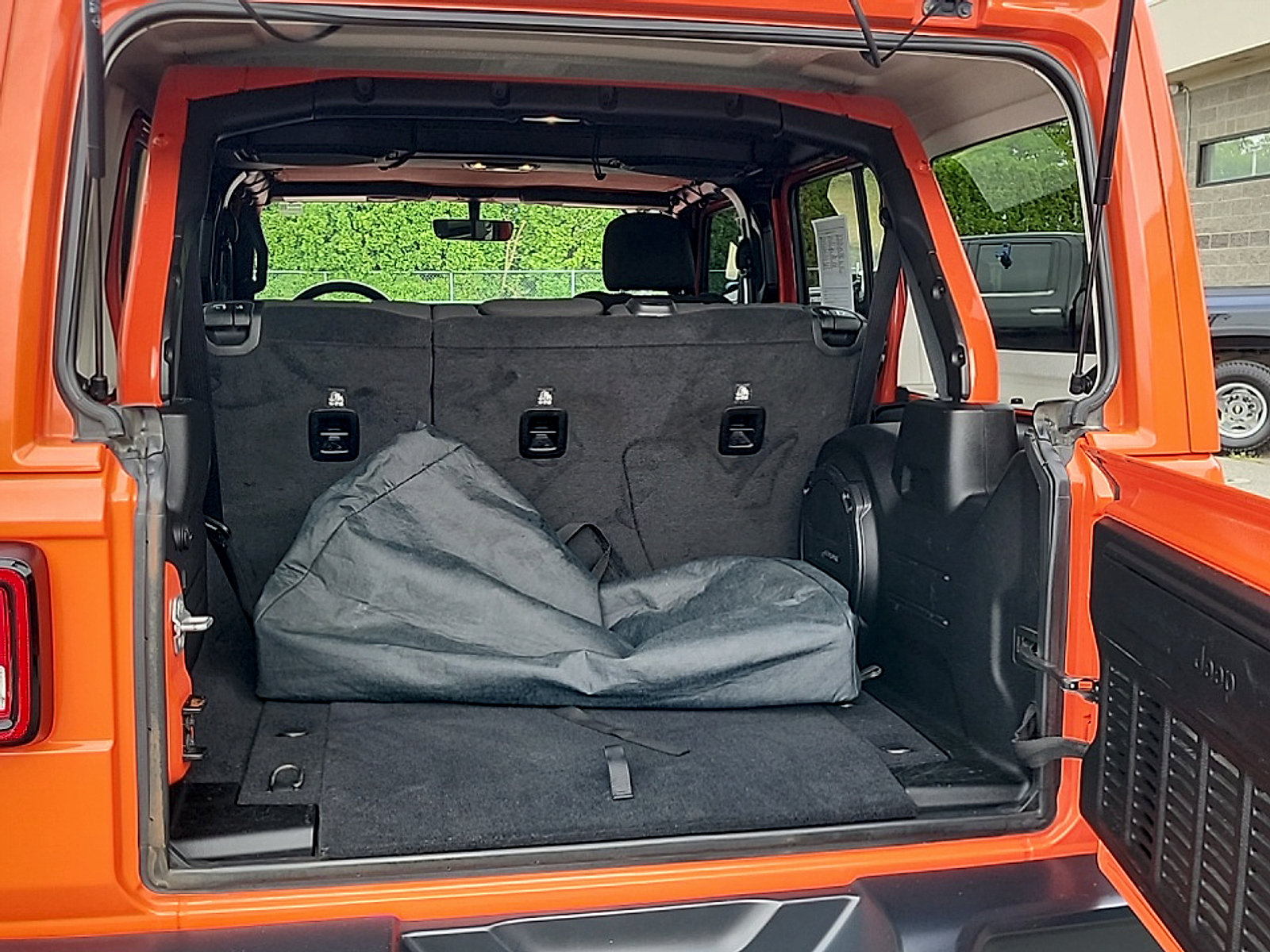 Used 2019 Jeep Wrangler Unlimited Sahara w/ Uconnect 4C Nav & Sound Group AWD/4WD image 26