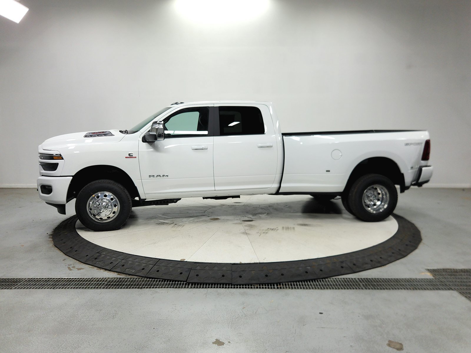 New 2026 RAM 3500 Laramie w/ Sport Appearance Package AWD/4WD image 5
