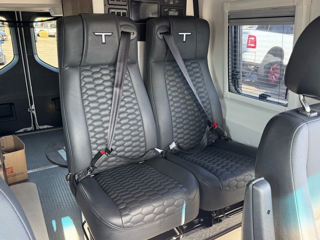 Used 2023 Mercedes-Benz Sprinter 2500 image 41