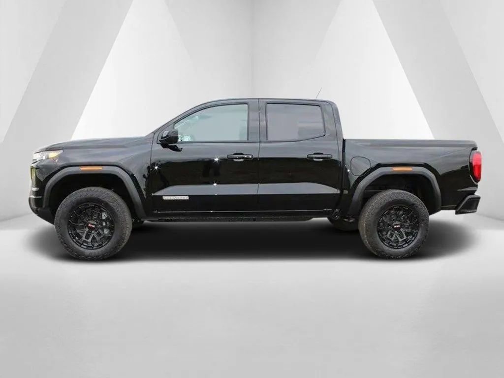 New 2026 GMC Canyon Elevation w/ LPO, Black Badging Package image 4
