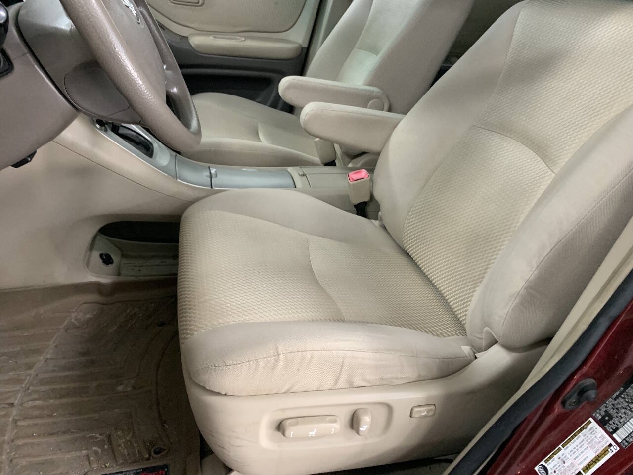 Used 2004 Toyota Highlander 4WD V6 w/ Preferred Pkg image 9