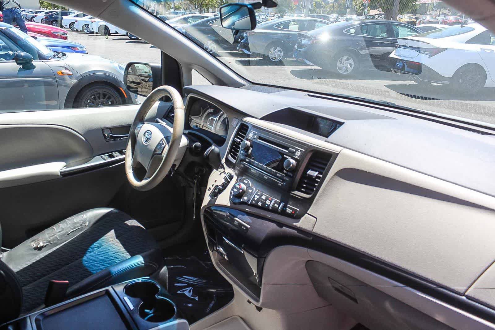 Used 2011 Toyota Sienna SE w/ Preferred Pkg FWD image 18