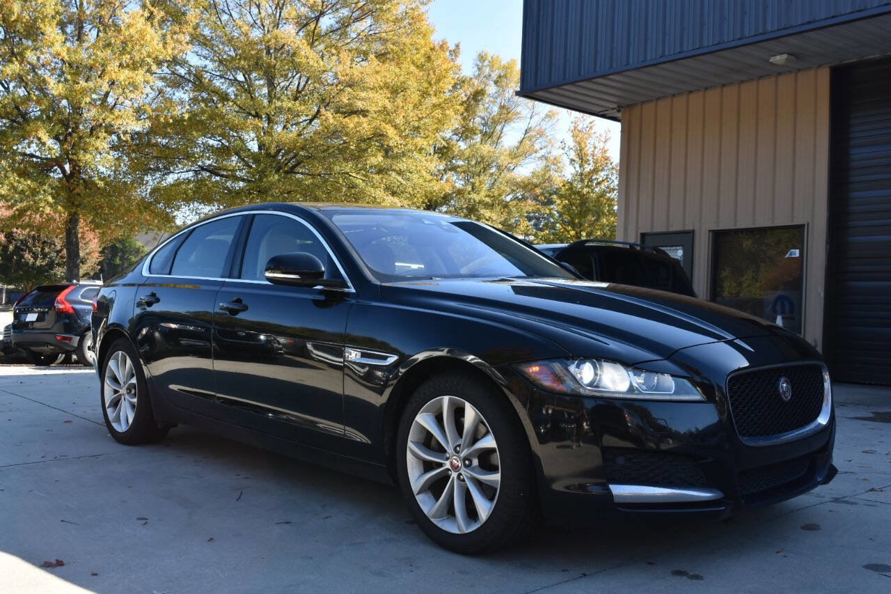 Used 2017 Jaguar XF Premium image 13