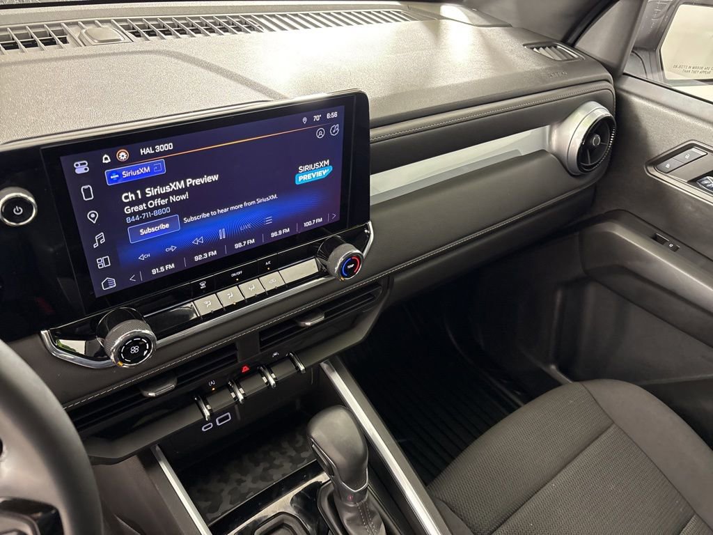 Used 2024 Chevrolet Colorado LT image 32