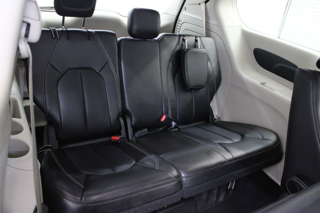 Used 2023 Chrysler Pacifica Touring-L image 20