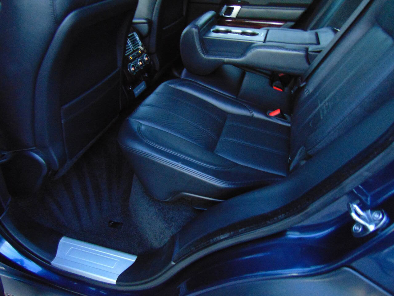 Used 2017 Land Rover Range Rover HSE image 8