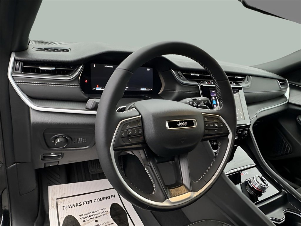 Used 2025 Jeep Grand Cherokee L Altitude image 12
