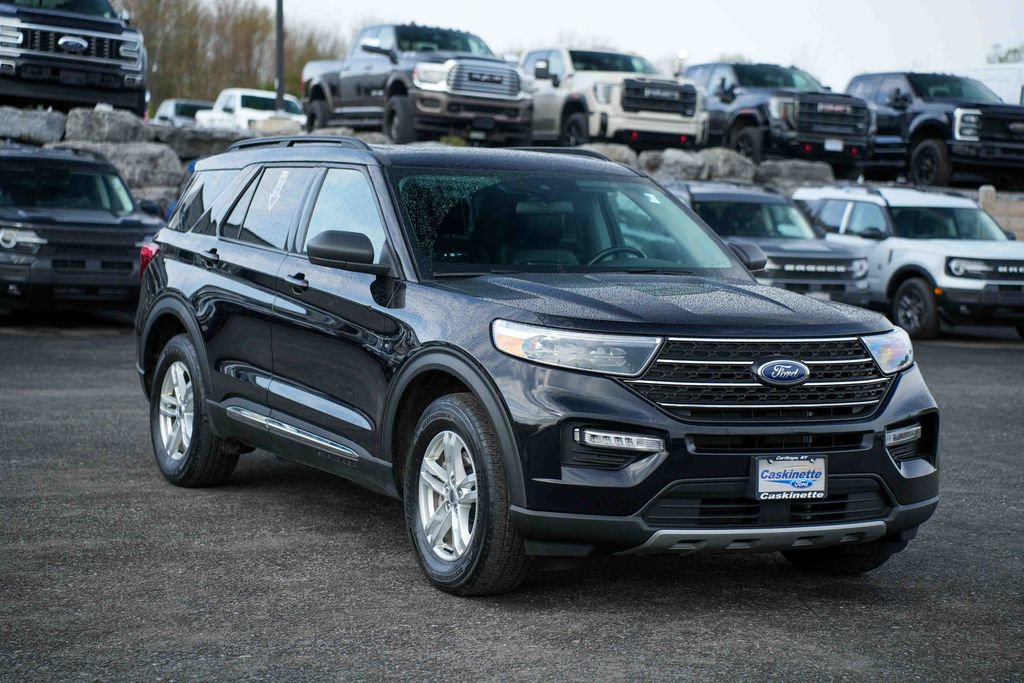 Used 2022 Ford Explorer XLT w/ Equipment Group 202A AWD/4WD image 3