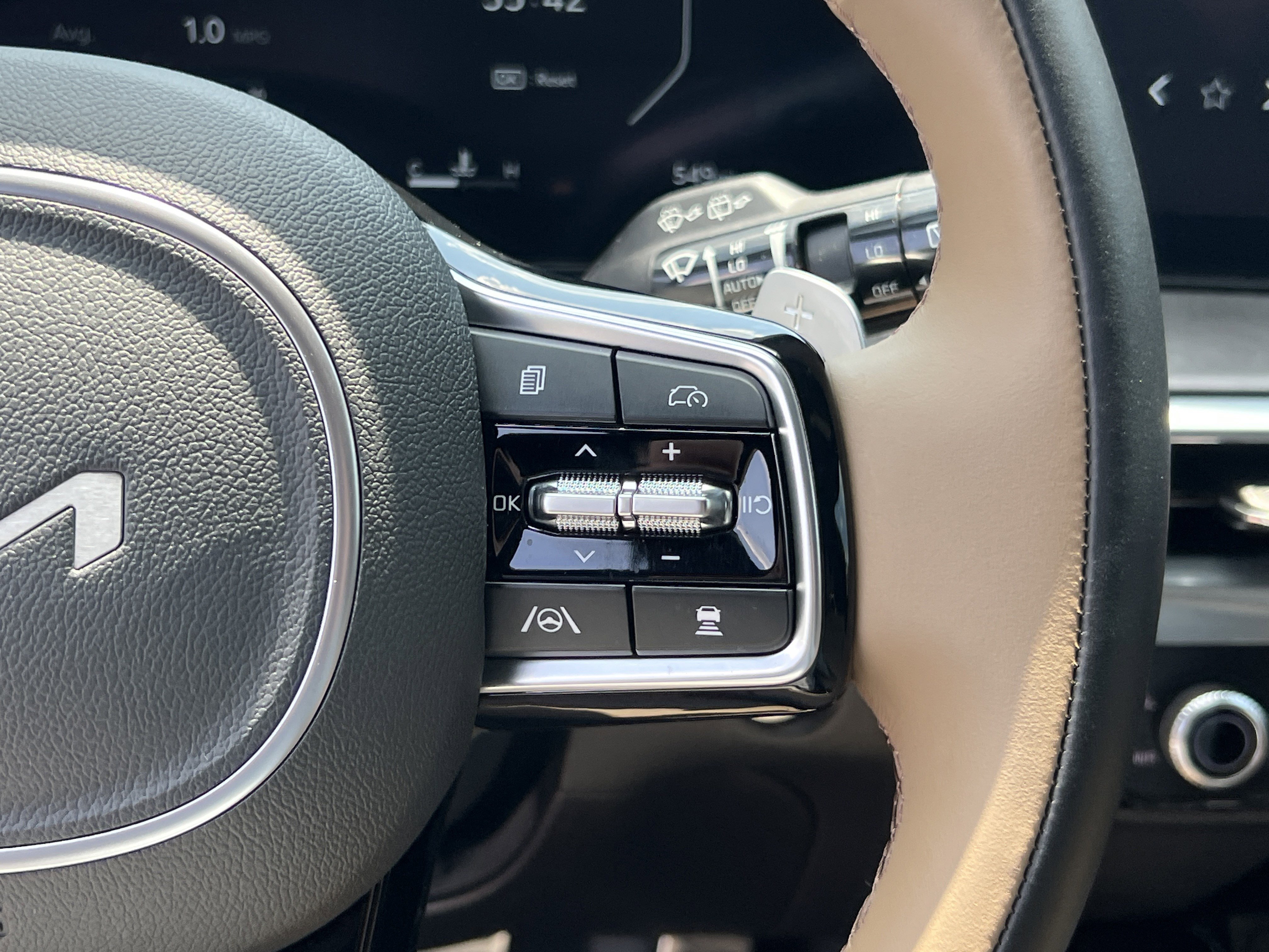 Used 2025 Kia Sorento SX Prestige w/ Olive Brown Leather Package AWD/4WD image 26