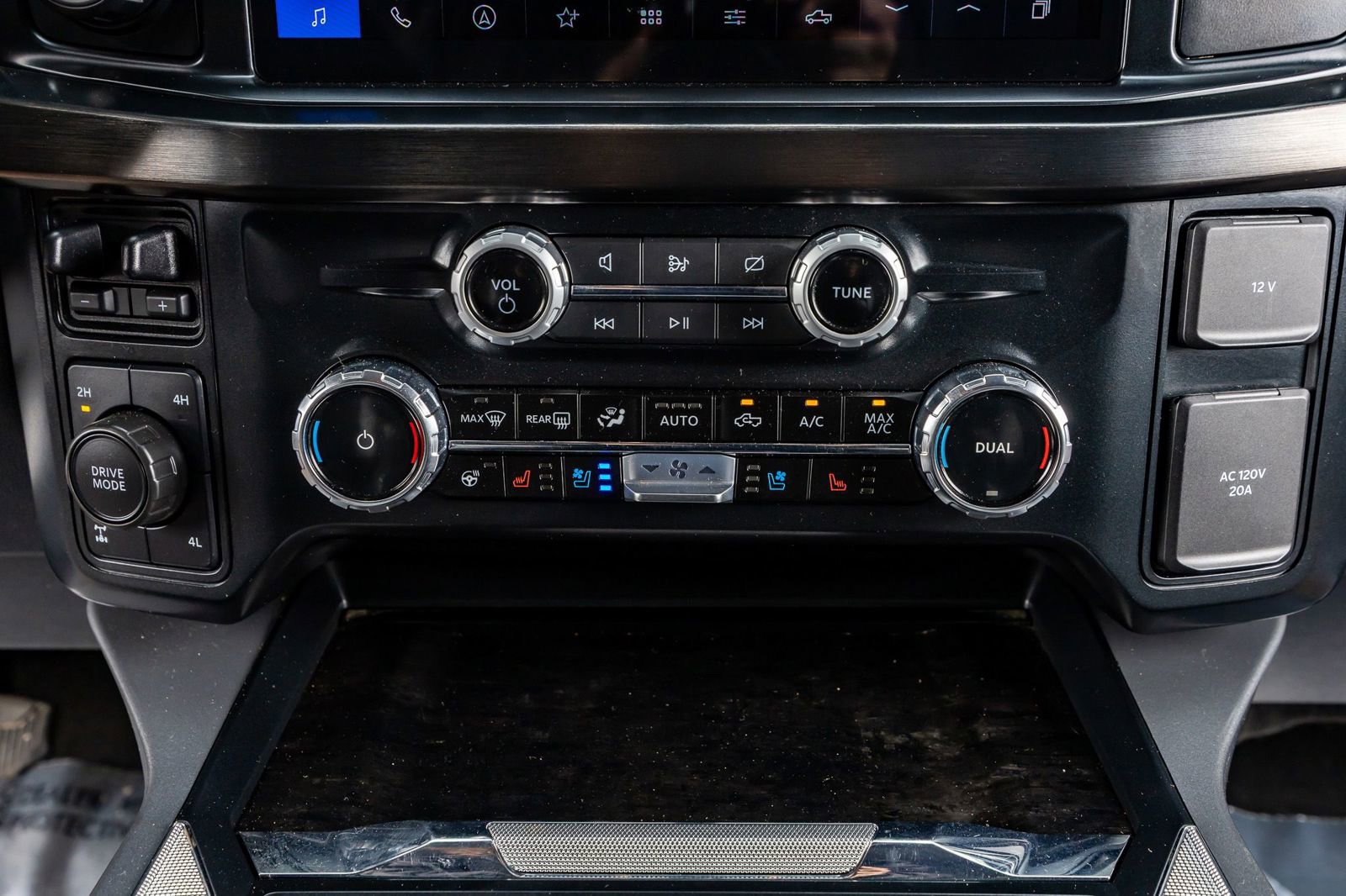 Used 2024 Ford F350 Lariat w/ Lariat Ultimate Package image 27