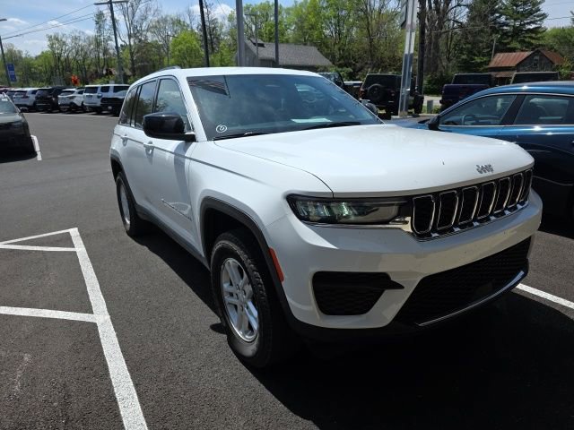 Used 2025 Jeep Grand Cherokee Laredo w/ Luxury Tech Group I image 3