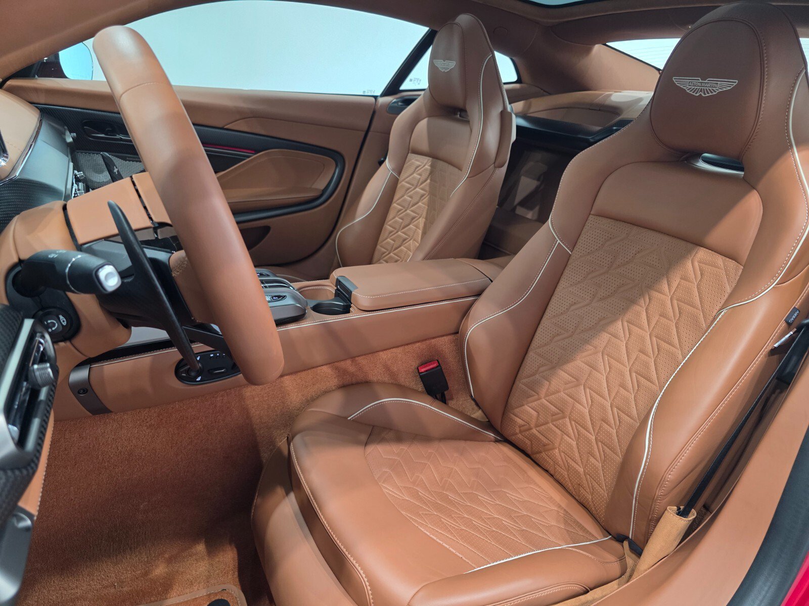 Used 2025 Aston Martin Vanquish RWD image 12