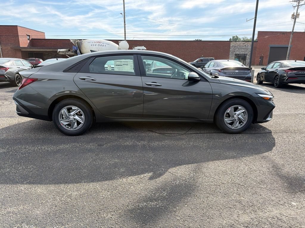 New 2026 Hyundai Elantra SE FWD image 8