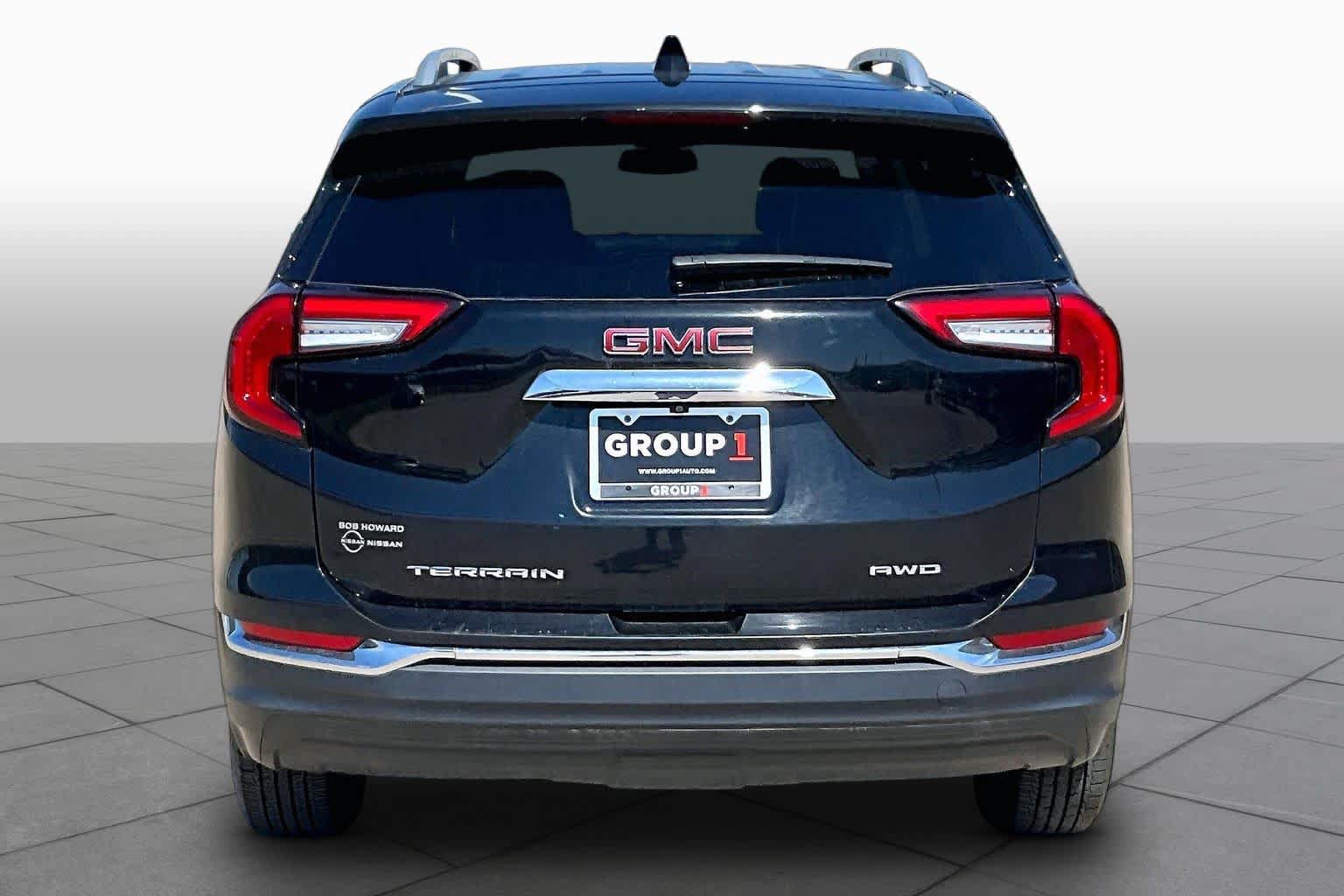Used 2024 GMC Terrain SLT AWD/4WD image 5