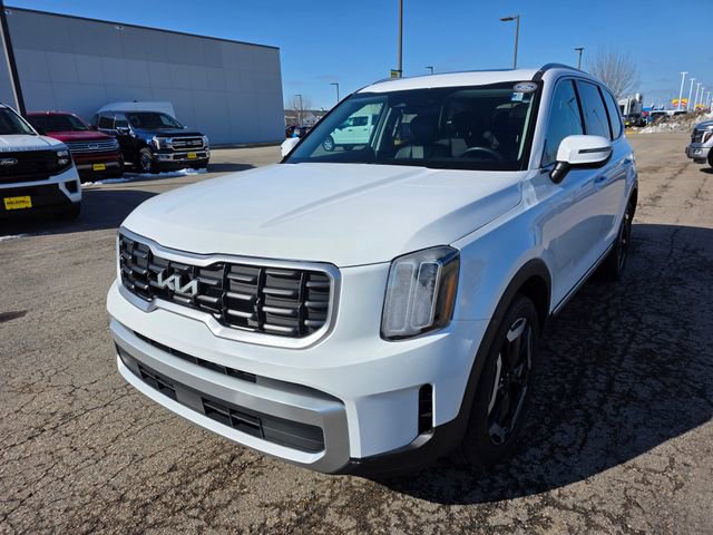 Used 2025 Kia Telluride S FWD image 2