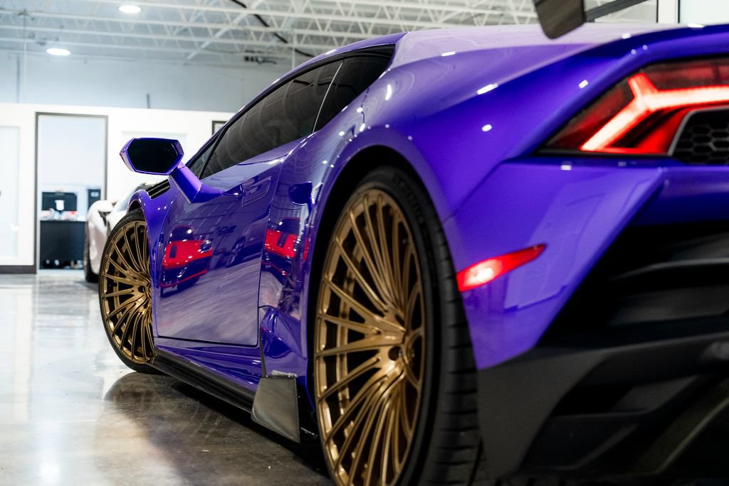 Used 2021 Lamborghini Huracan EVO RWD image 19
