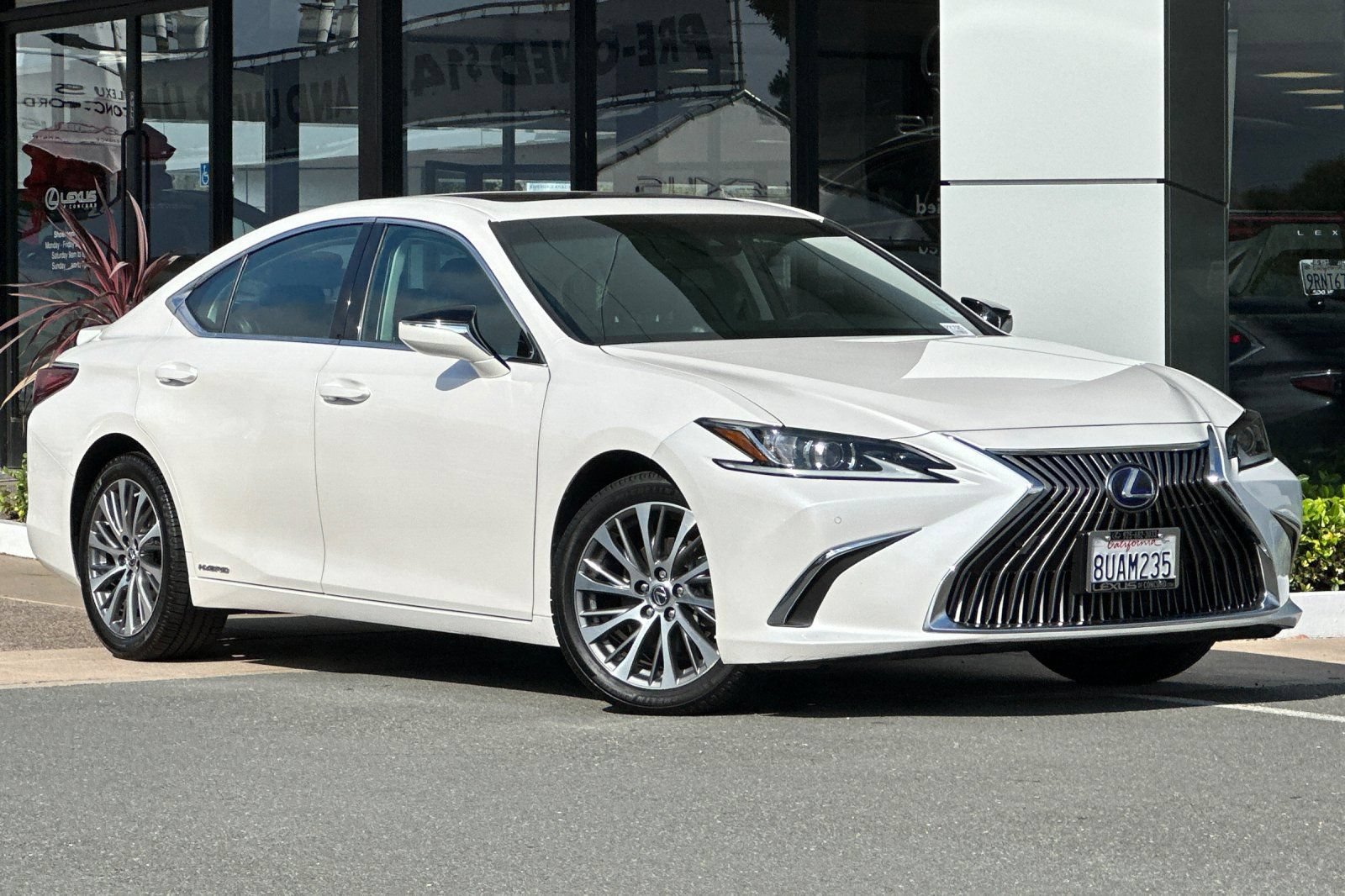 Used 2020 Lexus ES 300h w/ Premium Package FWD image 2