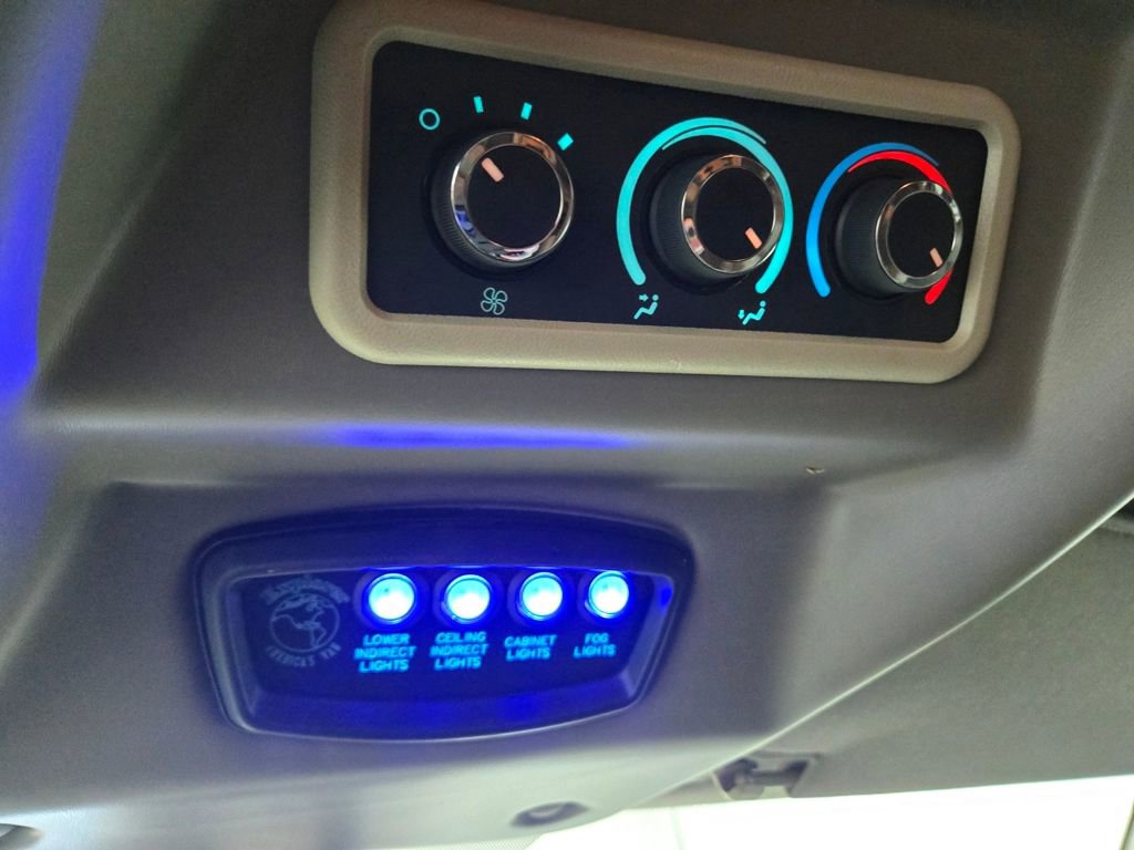 Used 2023 GMC Savana 2500 image 29