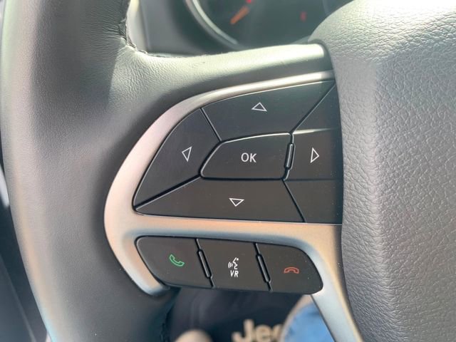 Used 2021 Jeep Grand Cherokee Laredo image 9