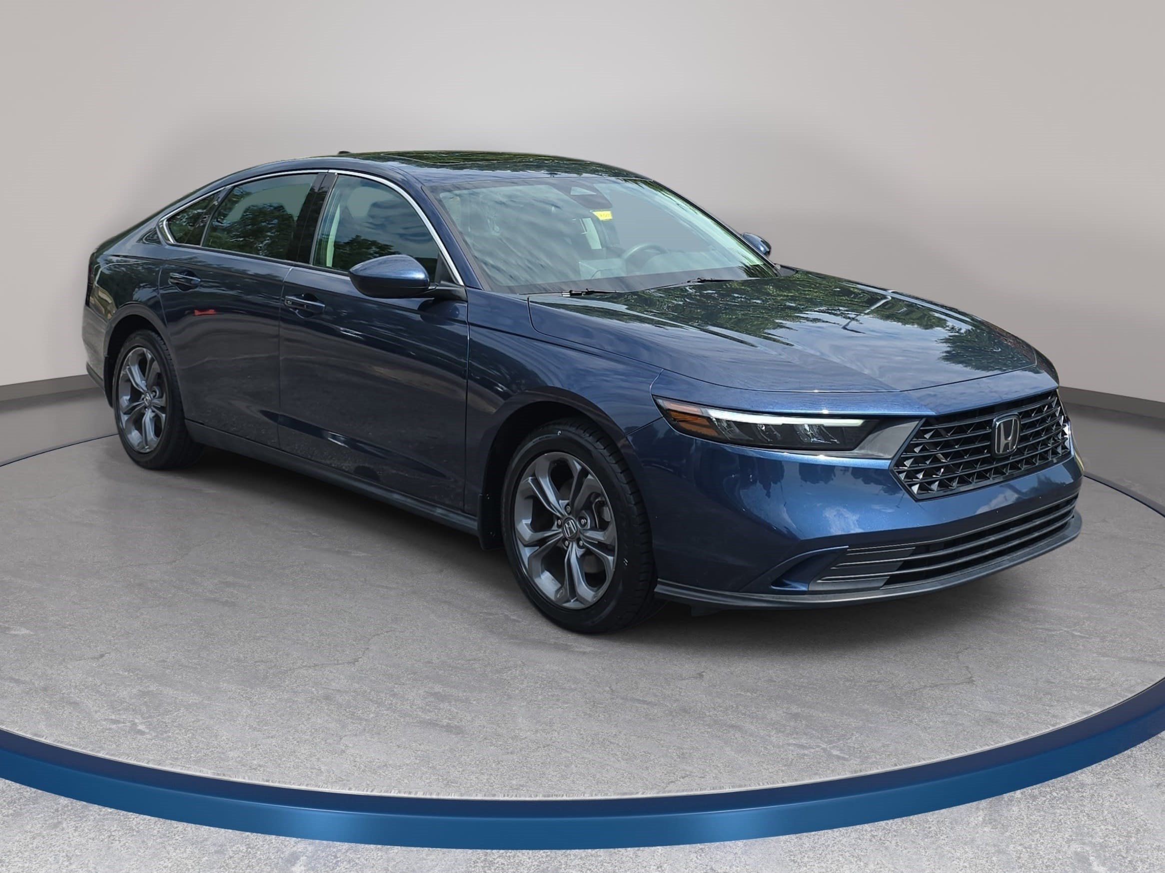 Used 2023 Honda Accord EX image 3
