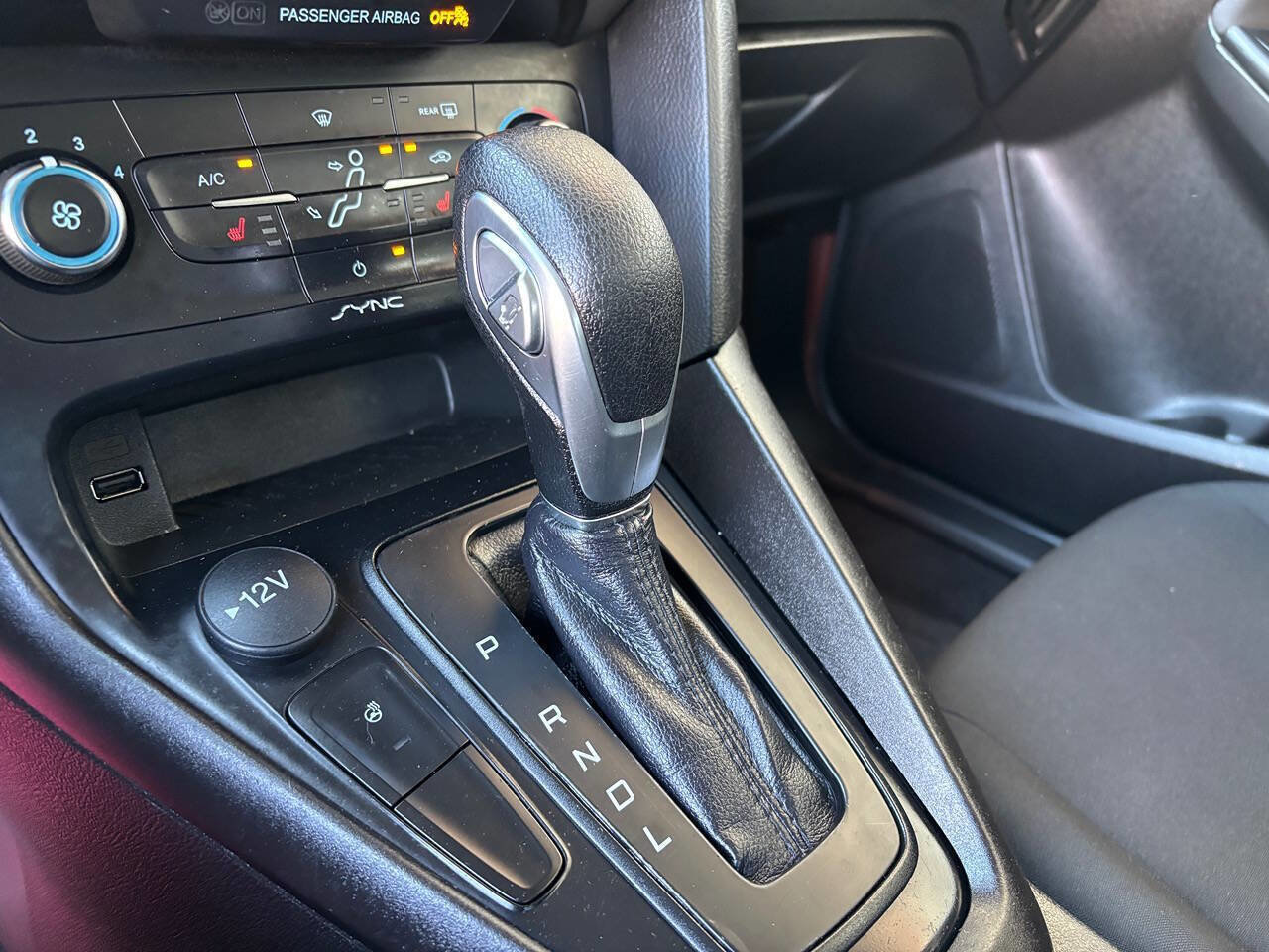 Used 2018 Ford Focus SE w/ Cold Weather Package image 31