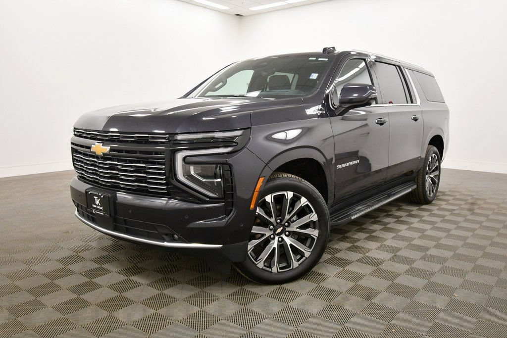 Used 2025 Chevrolet Suburban High Country w/ Sun And Tow Package AWD/4WD image 2