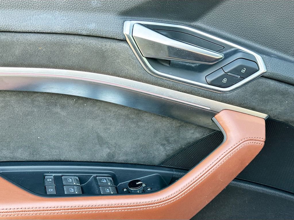 Used 2019 Audi e-tron Prestige w/ Prestige Package image 23