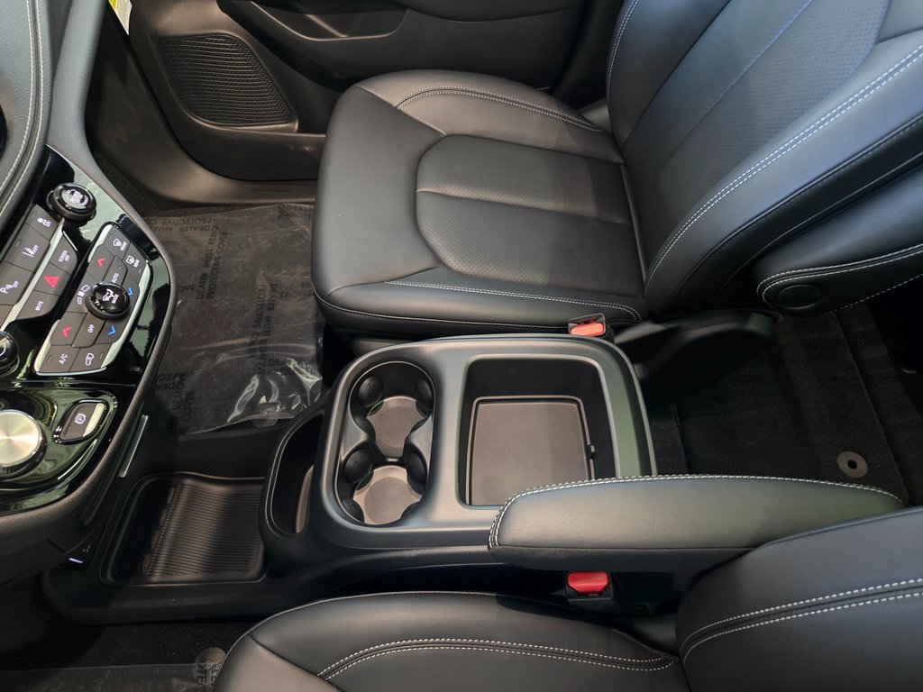New 2025 Chrysler Pacifica Select image 18