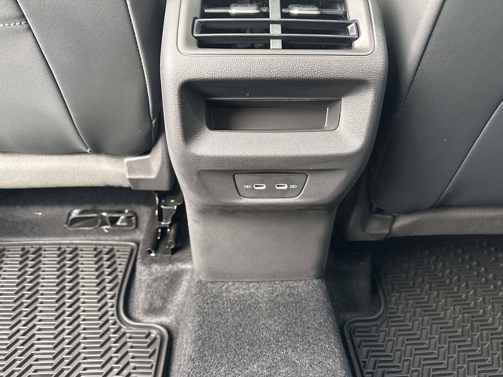 New 2026 Volkswagen Tiguan SE image 16