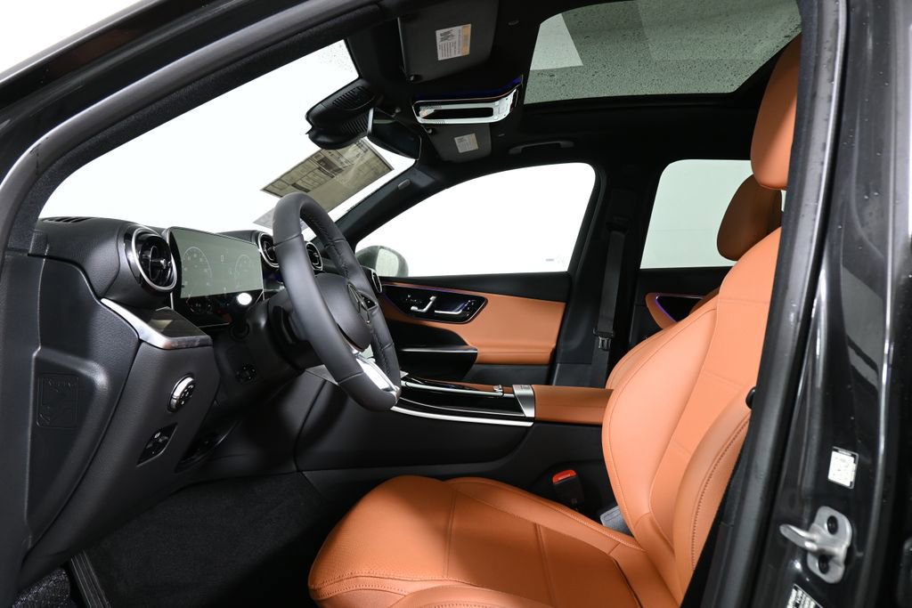 Used 2026 Mercedes-Benz GLC 300 4MATIC image 3