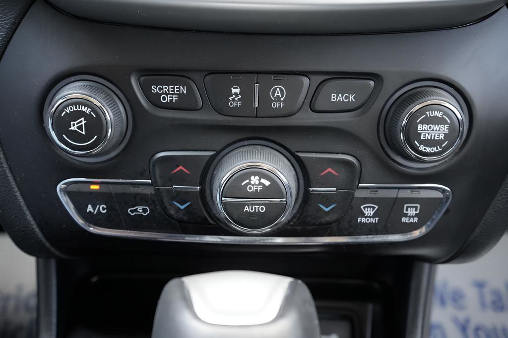 Used 2015 Jeep Cherokee Trailhawk w/ Comfort/Convenience Group AWD/4WD image 35
