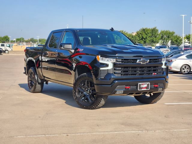 Used 2025 Chevrolet Silverado 1500 LT Trail Boss w/ Convenience Package II AWD/4WD image 2