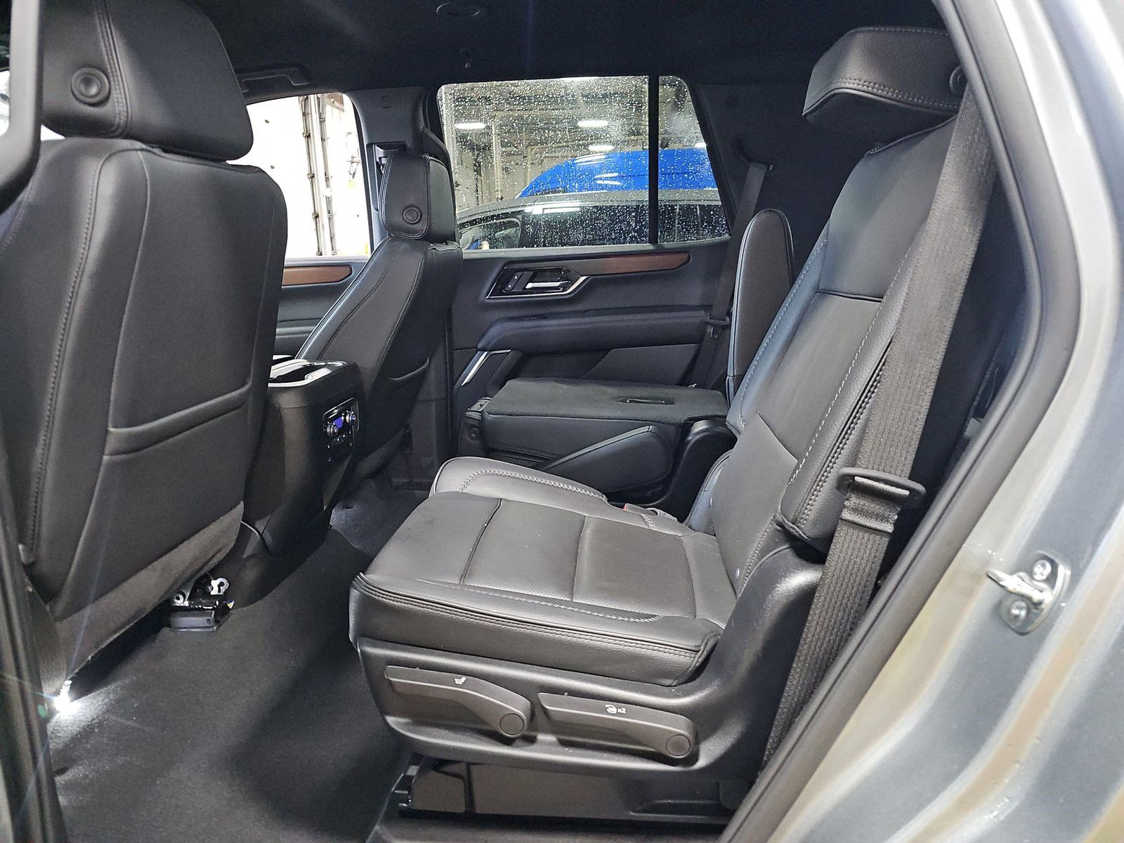 Used 2025 GMC Yukon Denali AWD/4WD image 15
