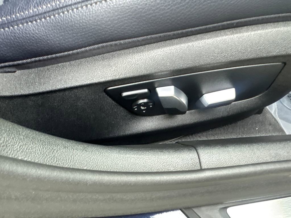 Used 2019 BMW 540i w/ Premium Package RWD image 47