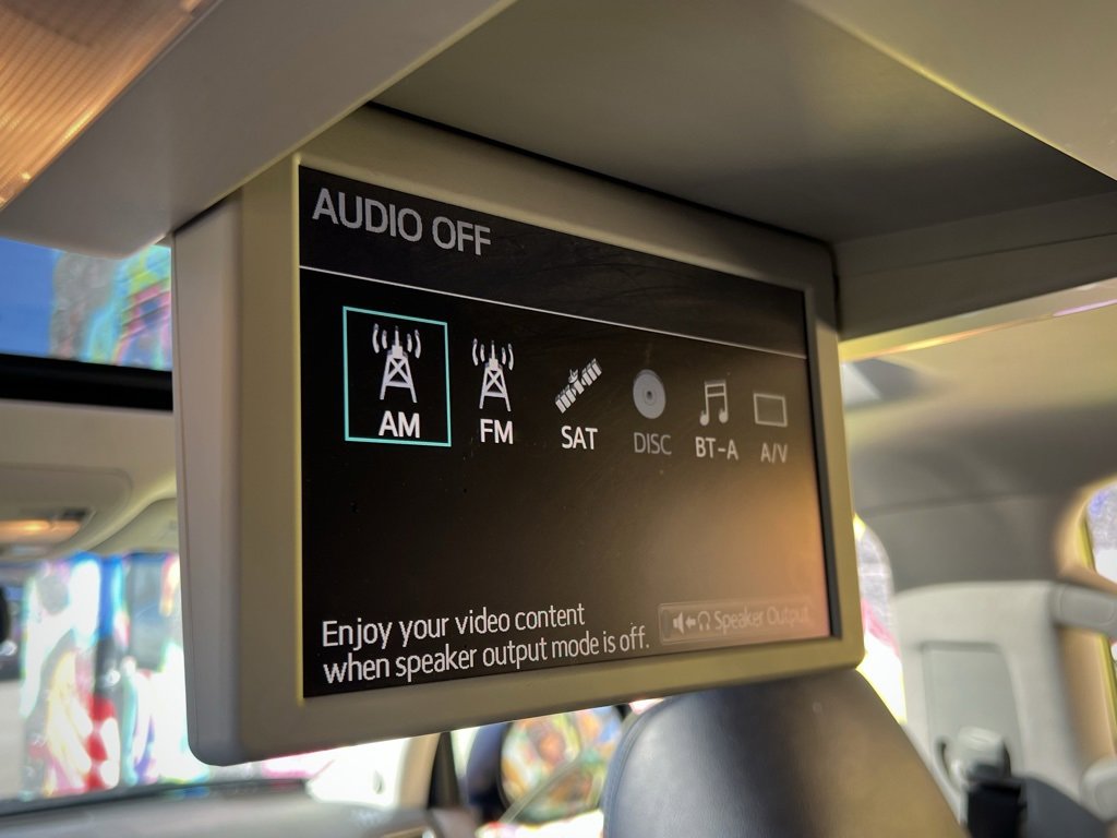 Used 2013 Toyota Land Cruiser image 21