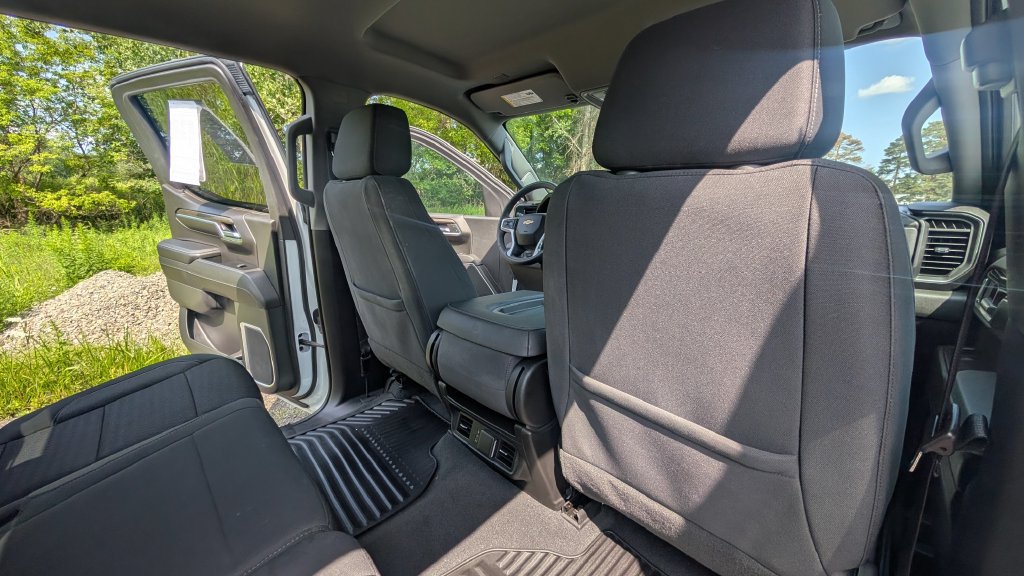 Used 2023 Chevrolet Silverado 1500 LT AWD/4WD image 18