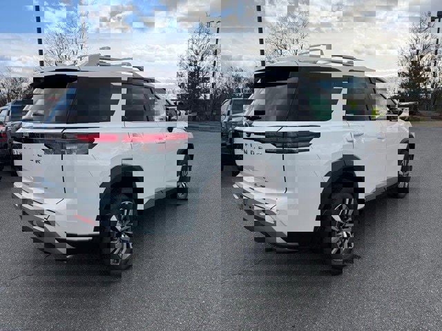 New 2025 Nissan Pathfinder SL image 5