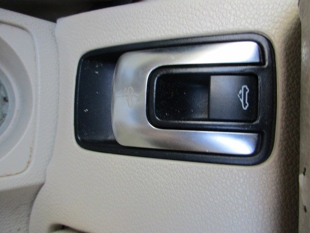 Used 2015 Volkswagen Eos Executive FWD image 32