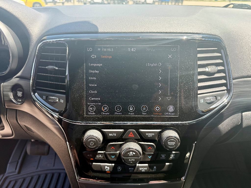 Used 2020 Jeep Grand Cherokee Laredo w/ 18" Wheel & 8.4" Radio Group image 20