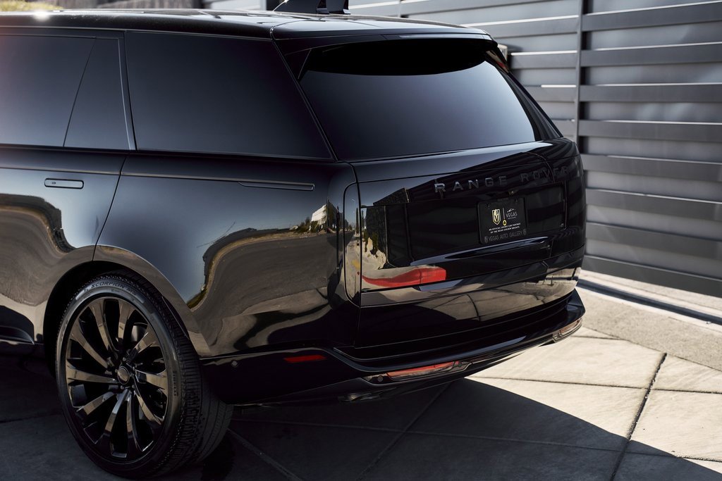 Used 2025 Land Rover Range Rover Long Wheelbase Autobiography image 9