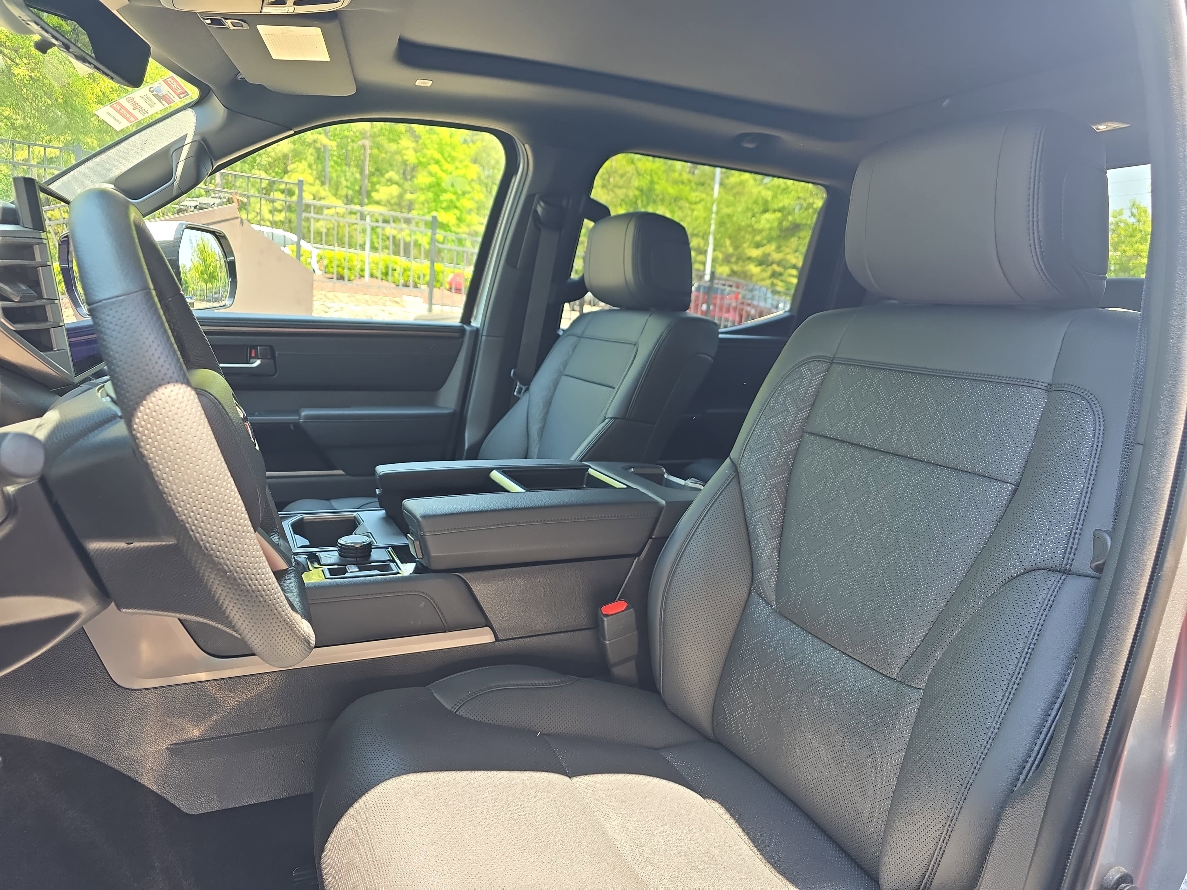 Used 2025 Toyota Tundra Limited AWD/4WD image 16