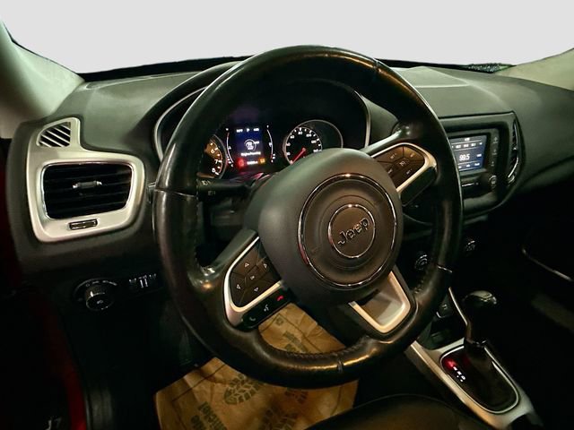 Used 2018 Jeep Compass Latitude w/ Cold Weather Group AWD/4WD image 12