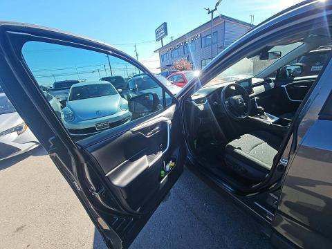 Used 2021 Toyota RAV4 XLE w/ Convenience Package image 6