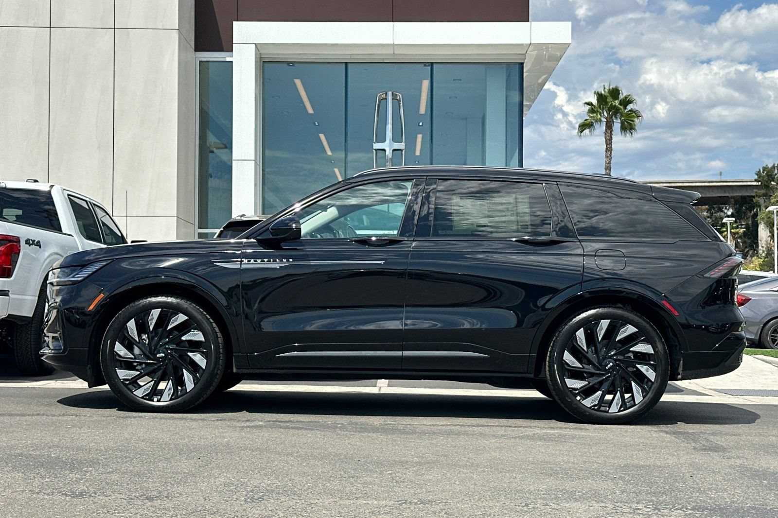 New 2026 Lincoln Nautilus Reserve w/ Jet Appearance Package AWD/4WD image 6