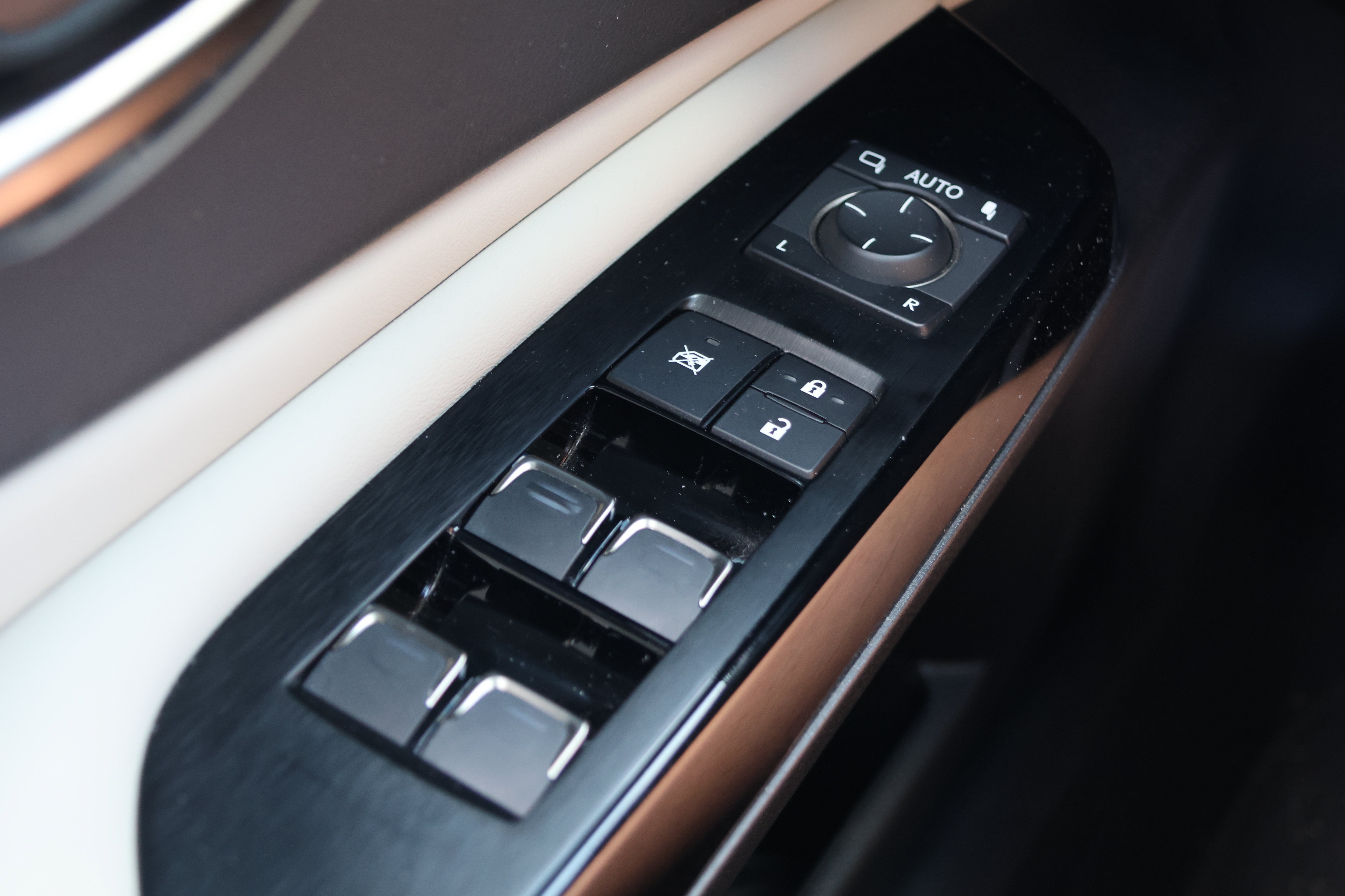 Certified 2024 Lexus ES 300h Ultra Luxury w/ Accessory Package (Z2) FWD image 15