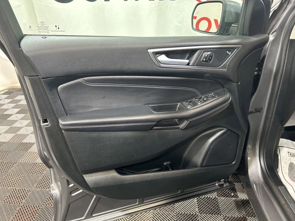 Used 2024 Ford Edge Titanium image 19