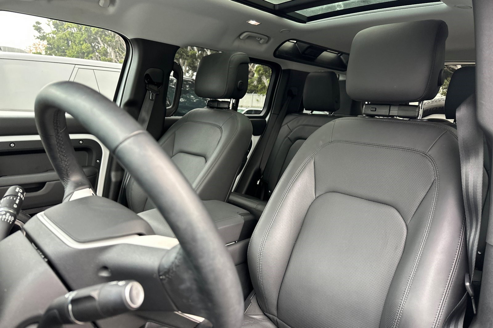 Used 2025 Land Rover Defender 110 S image 6