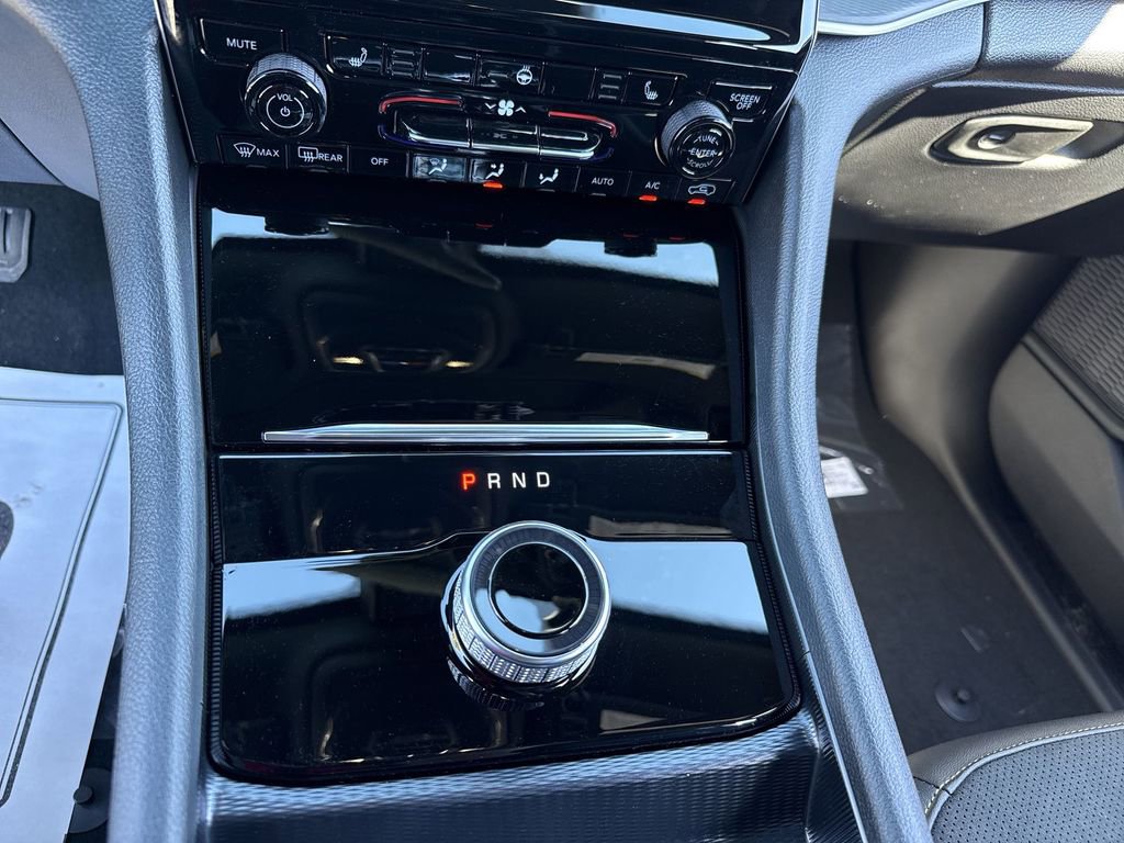 New 2025 Jeep Grand Cherokee Altitude image 19