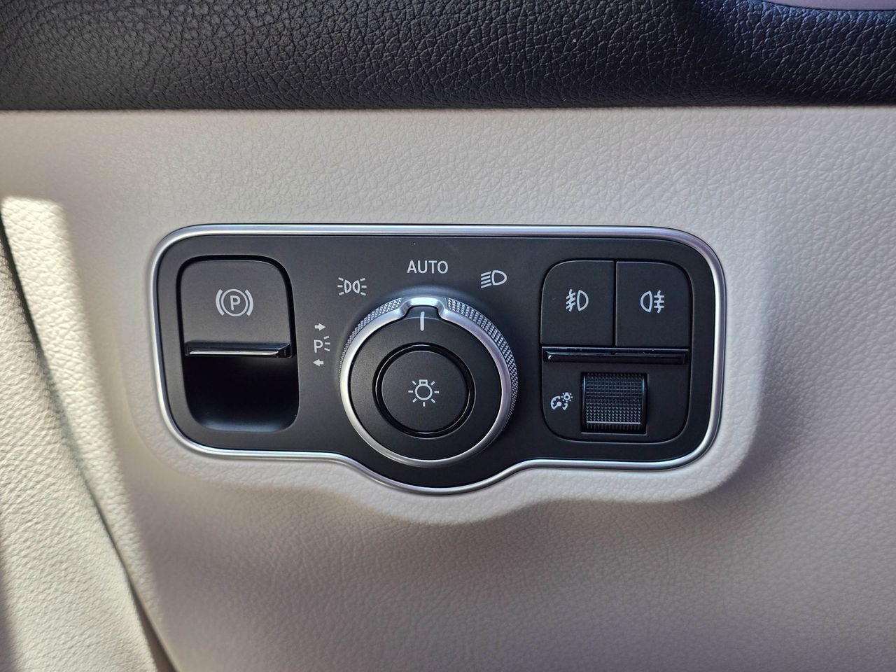 Used 2025 Mercedes-Benz GLB 250 4MATIC image 29